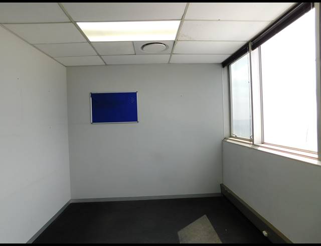 7,200M² OFFICE TO LET IN FERNDALE